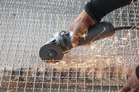 wire mesh cutting tool